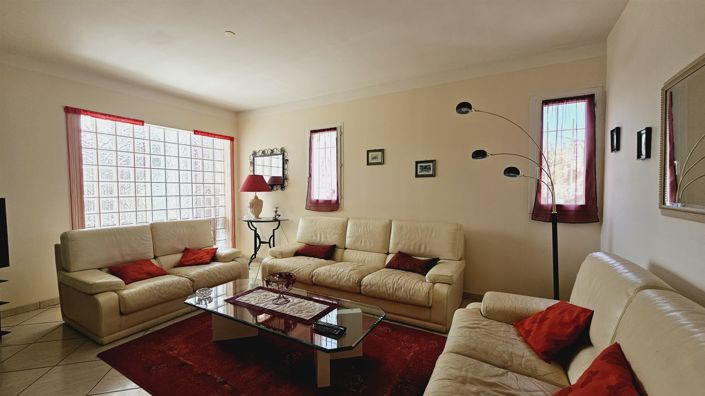 Image No.10-4 Bed House for sale