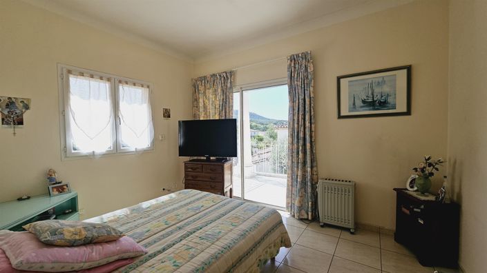Image No.16-4 Bed House for sale