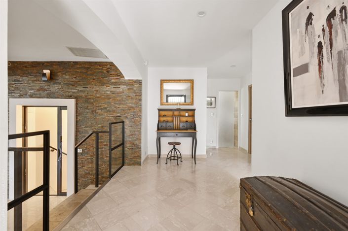 Image No.9-4 Bed House for sale