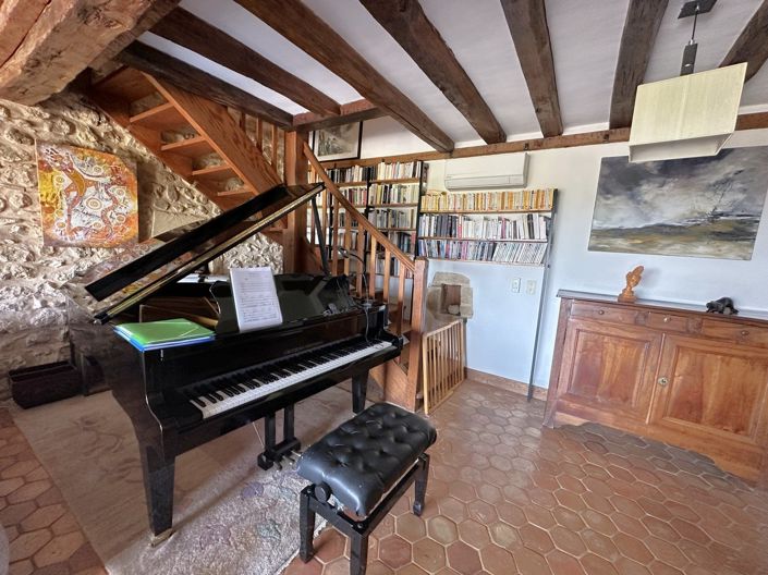 Image No.18-6 Bed House for sale