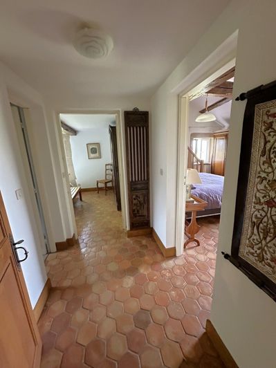 Image No.24-6 Bed House for sale