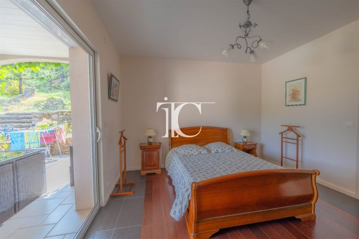 Image No.8-3 Bed House for sale