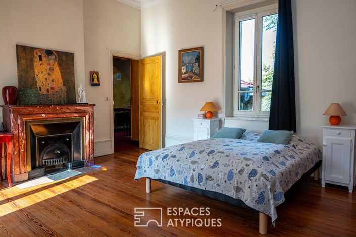 Image No.10-7 Bed Property for sale