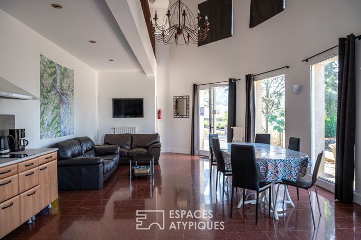 Image No.17-7 Bed Property for sale