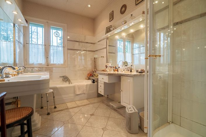 Image No.15-5 Bed House for sale