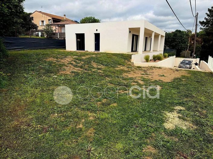 Image No.2-3 Bed House for sale