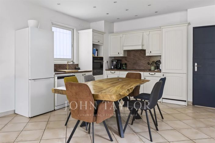 Image No.7-6 Bed House for sale
