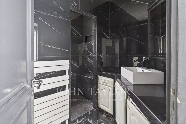 Image No.8-6 Bed House for sale
