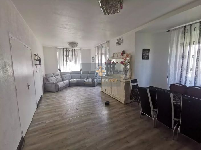 Image No.3-4 Bed House for sale