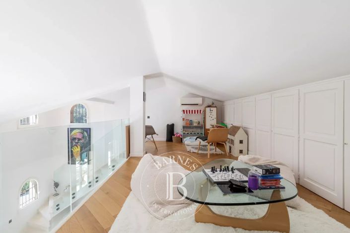 Image No.10-5 Bed House for sale