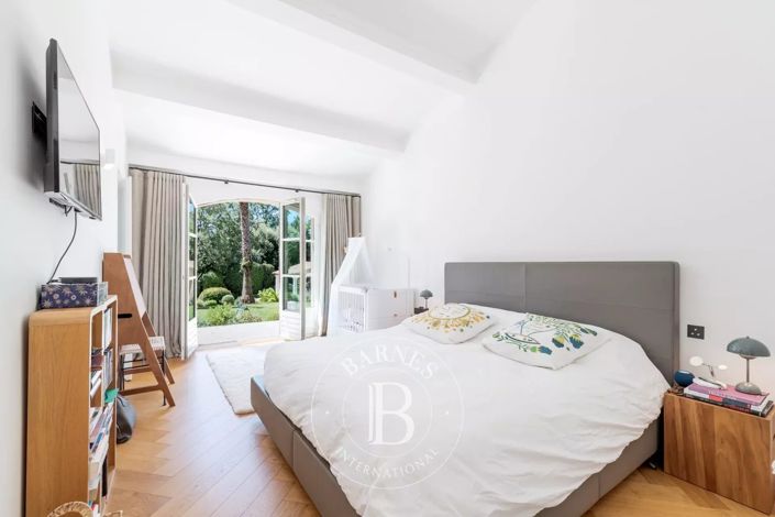 Image No.11-5 Bed House for sale