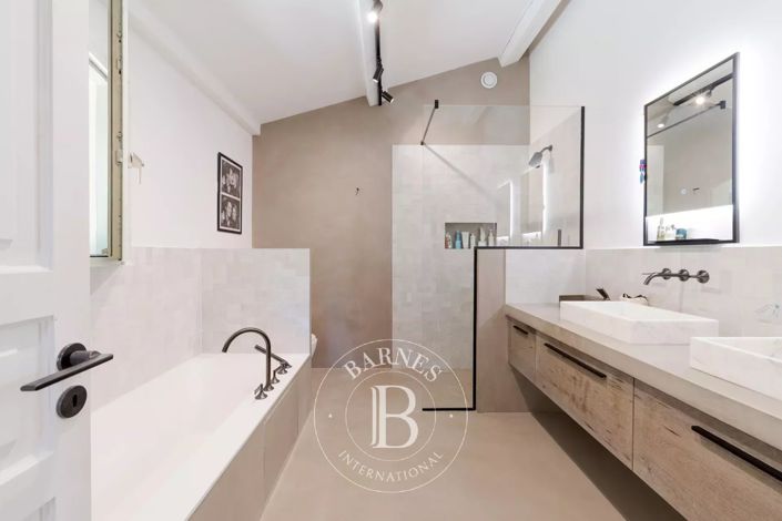 Image No.12-5 Bed House for sale