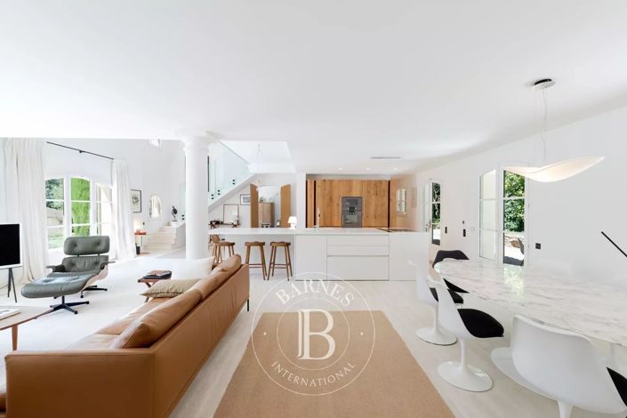 Image No.7-5 Bed House for sale