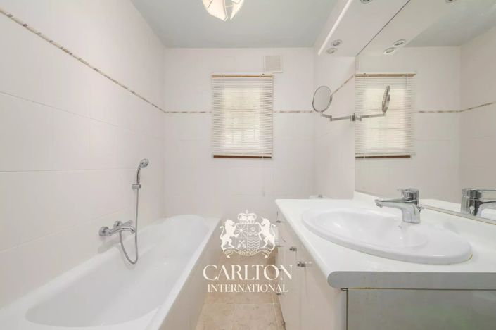 Image No.16-3 Bed House for sale