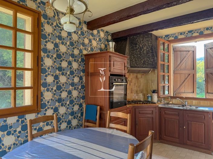 Image No.8-5 Bed House for sale