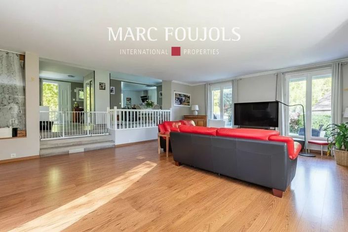 Image No.10-6 Bed House for sale