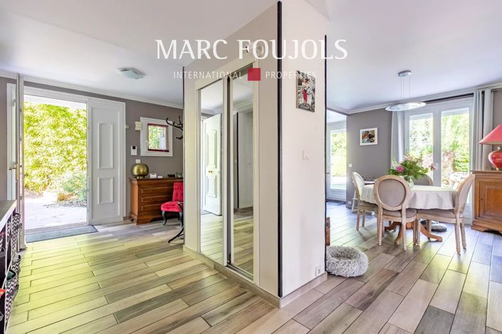 Image No.8-6 Bed House for sale