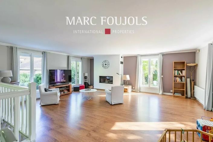 Image No.9-6 Bed House for sale