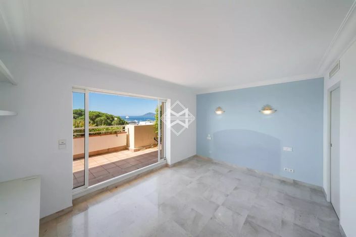 Image No.8-3 Bed Apartment for sale