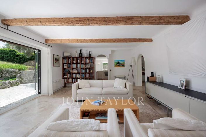 Image No.10-6 Bed House for sale