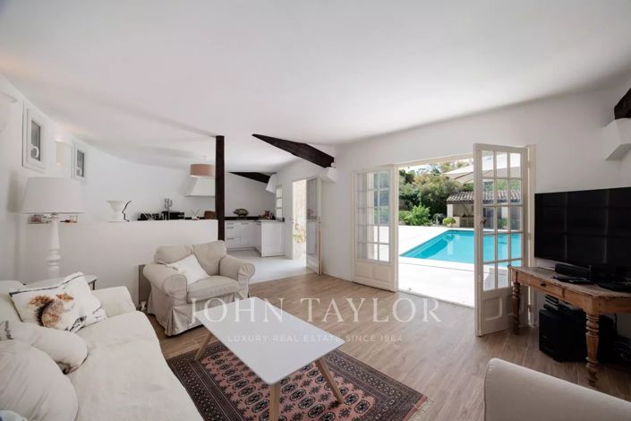 Image No.16-6 Bed House for sale