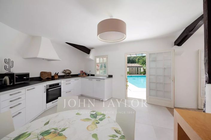 Image No.17-6 Bed House for sale