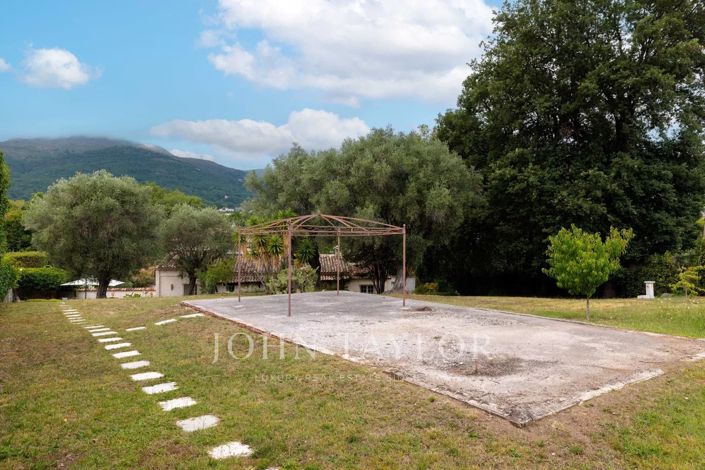 Image No.8-6 Bed House for sale