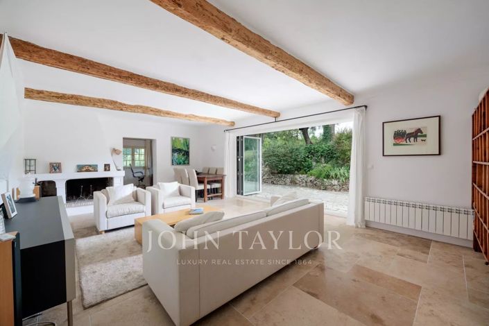 Image No.9-6 Bed House for sale
