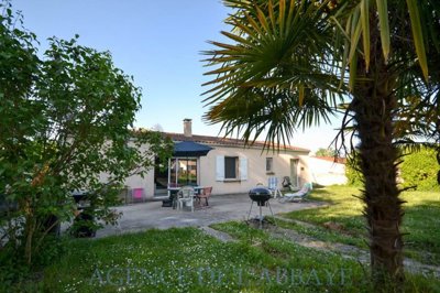 1 - Brives-sur-Charente, House