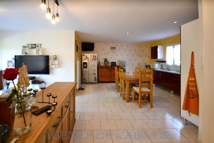 Image No.2-4 Bed House for sale