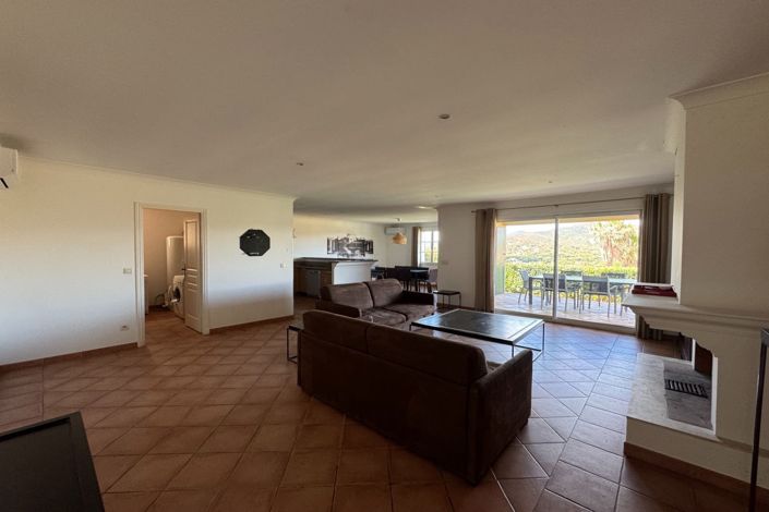 Image No.3-3 Bed House for sale