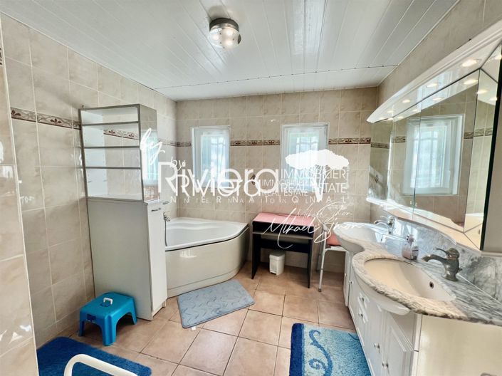 Image No.17-6 Bed House for sale
