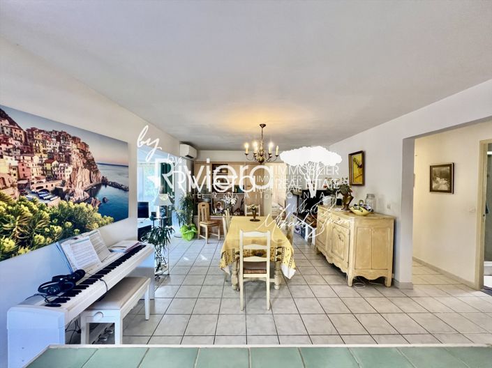 Image No.20-6 Bed House for sale