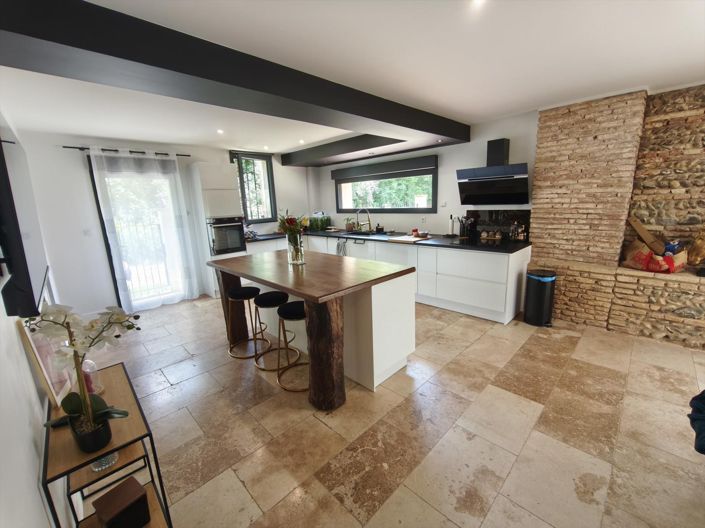 Image No.11-3 Bed House for sale