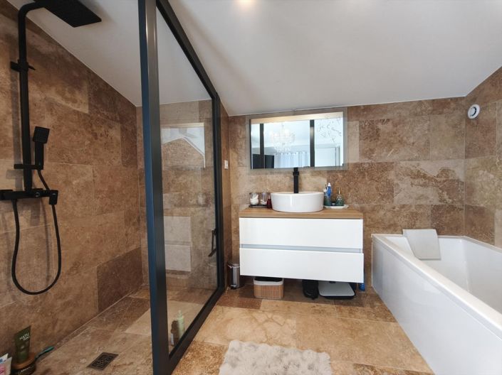Image No.17-3 Bed House for sale