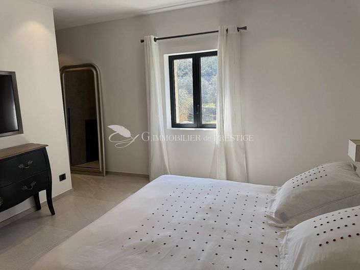 Image No.16-8 Bed House for sale