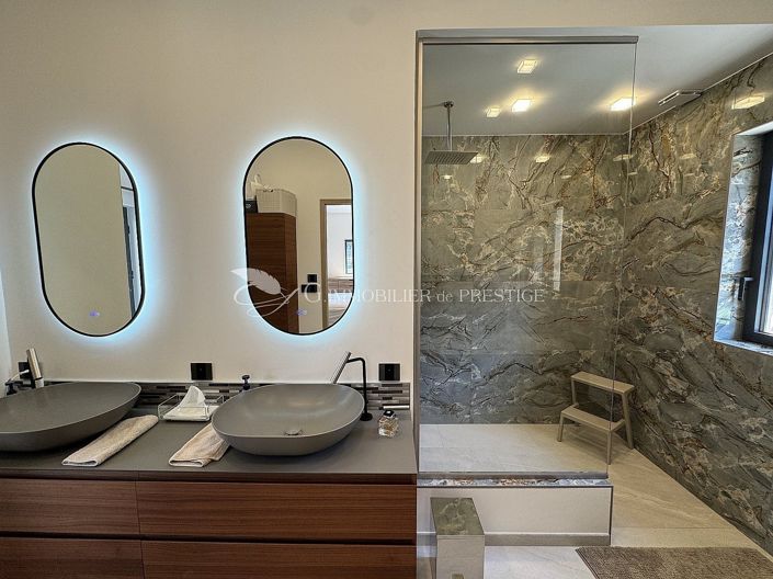 Image No.18-8 Bed House for sale