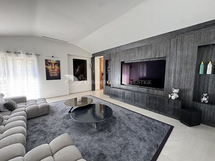 Image No.25-8 Bed House for sale
