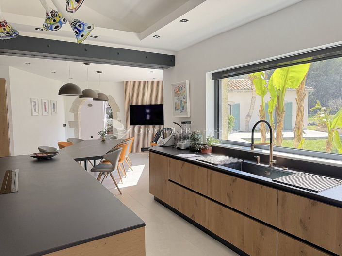 Image No.7-8 Bed House for sale