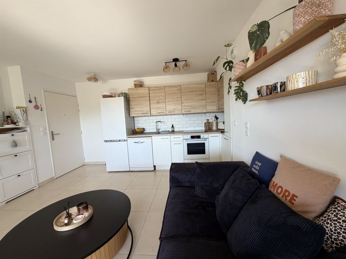 Image No.10-2 Bed Apartment for sale