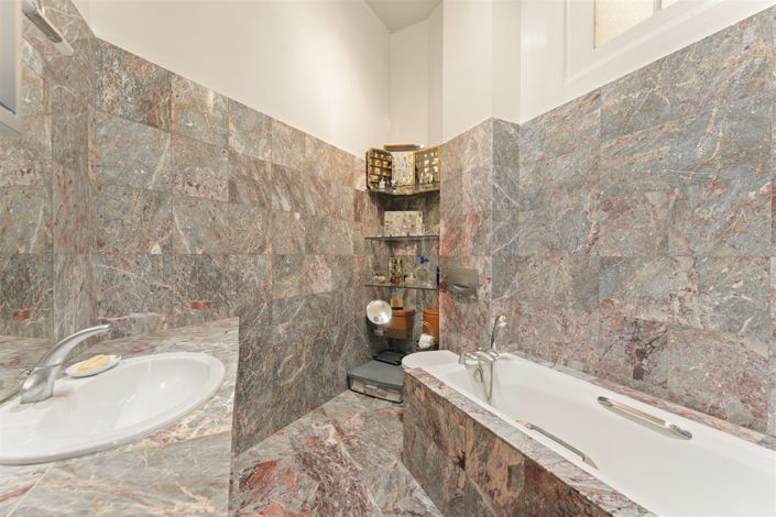 Image No.12-3 Bed Apartment for sale