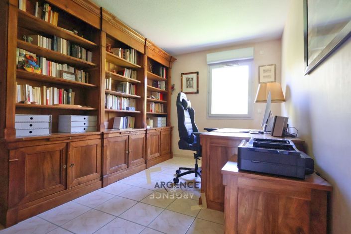 Image No.10-4 Bed Apartment for sale