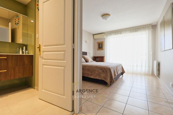 Image No.12-4 Bed Apartment for sale