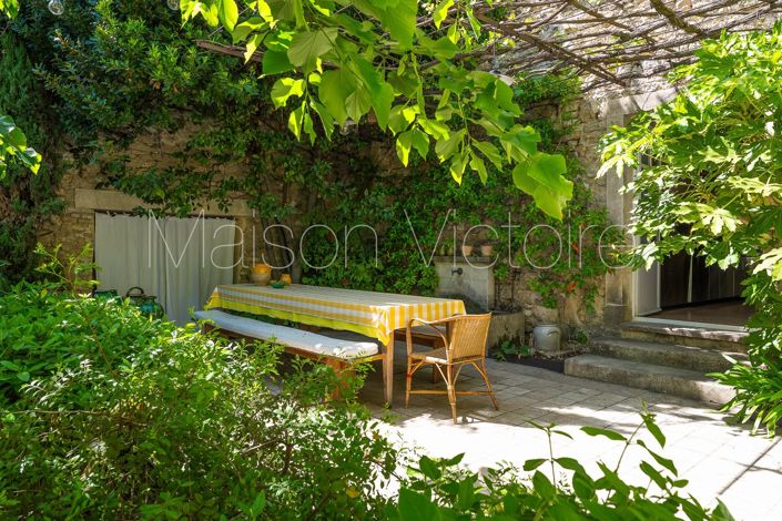 Image No.8-6 Bed House for sale