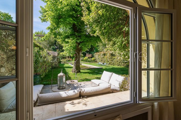 Image No.8-5 Bed House for sale