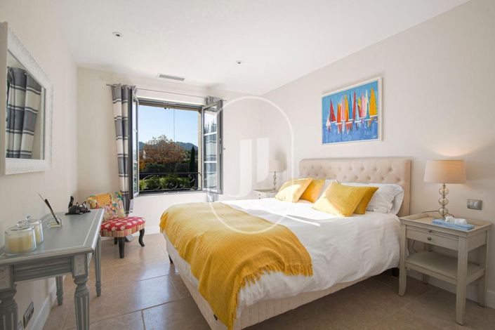 Image No.11-5 Bed House for sale