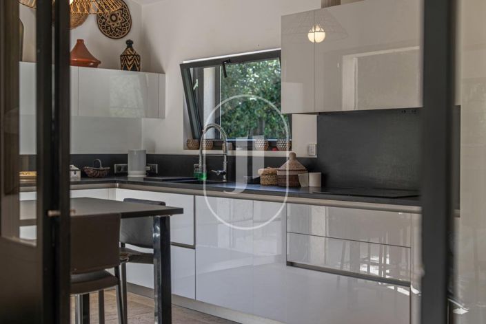 Image No.9-4 Bed House for sale