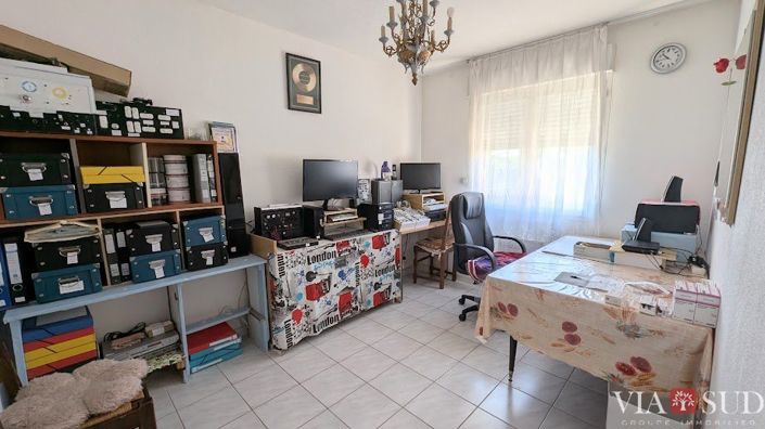 Image No.8-3 Bed House for sale