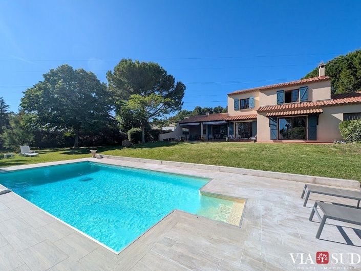 Image No.11-5 Bed Property for sale