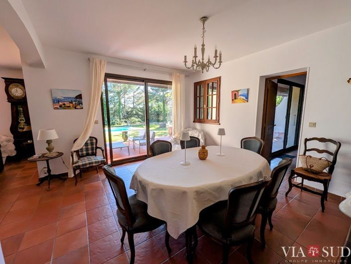 Image No.7-5 Bed Property for sale